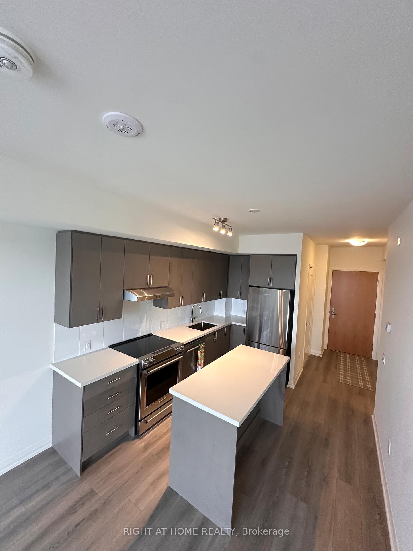8960 Jane Street Unit 209 photo 4