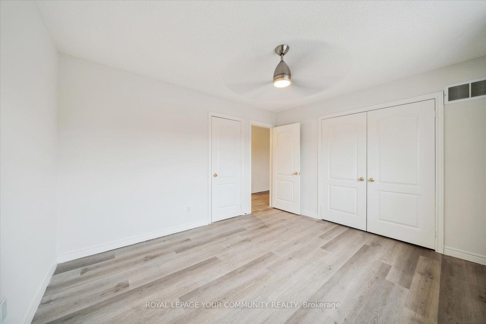 550 Rourke Place photo 12