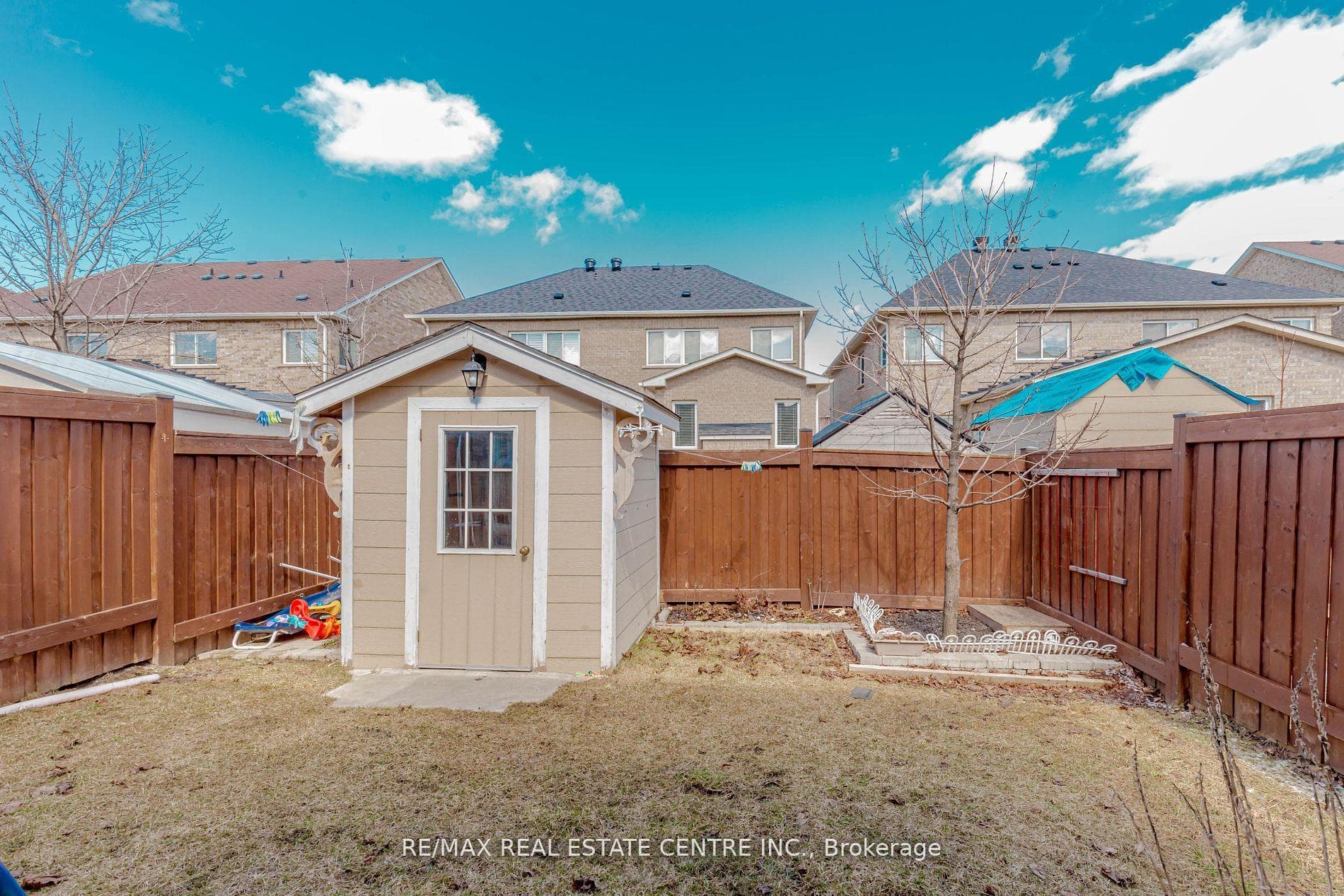 20 Gower Crescent photo 40