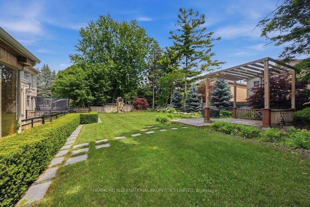 129 Arnold Avenue photo 25