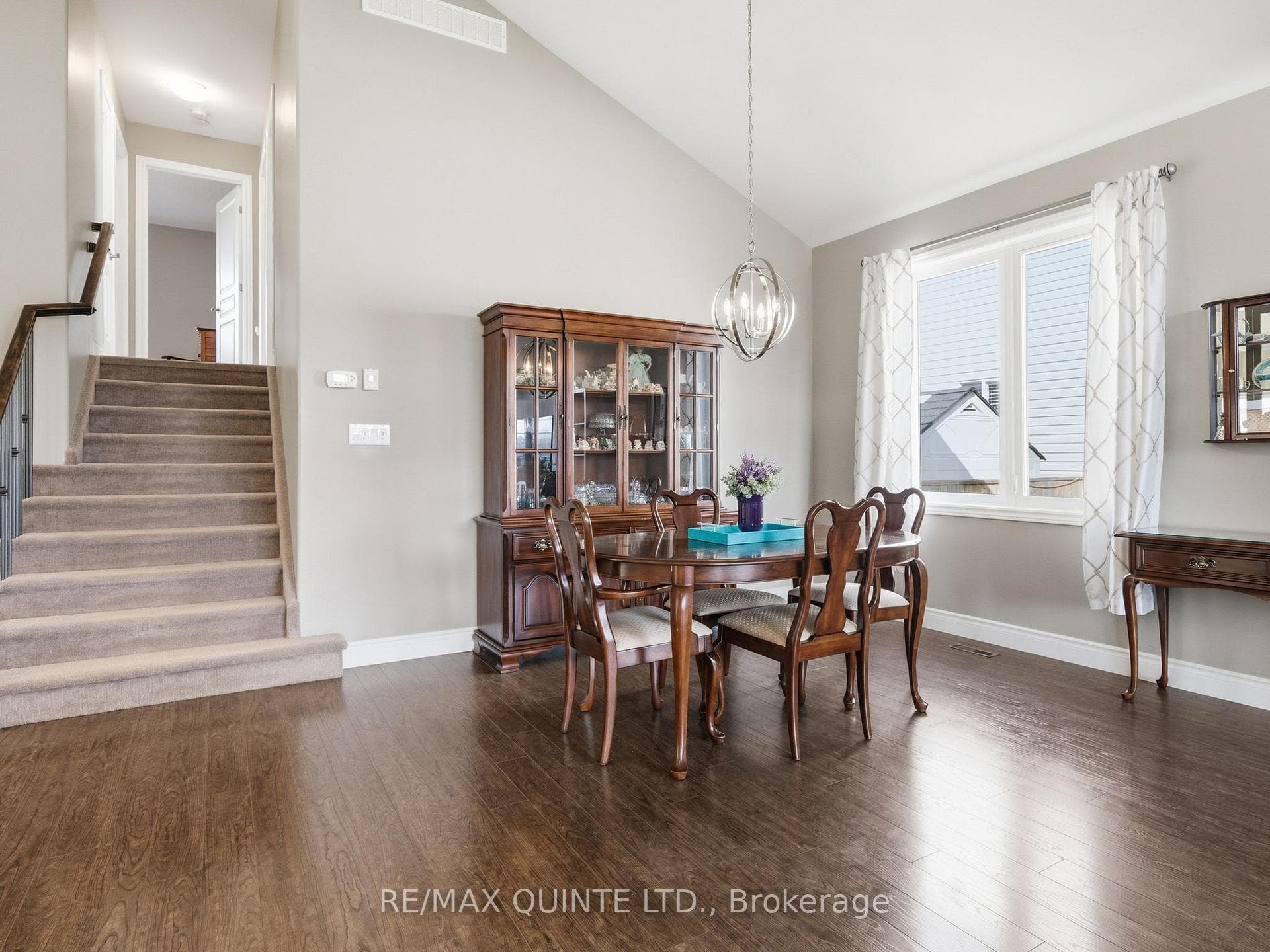 Dining area, space for large table with many seats