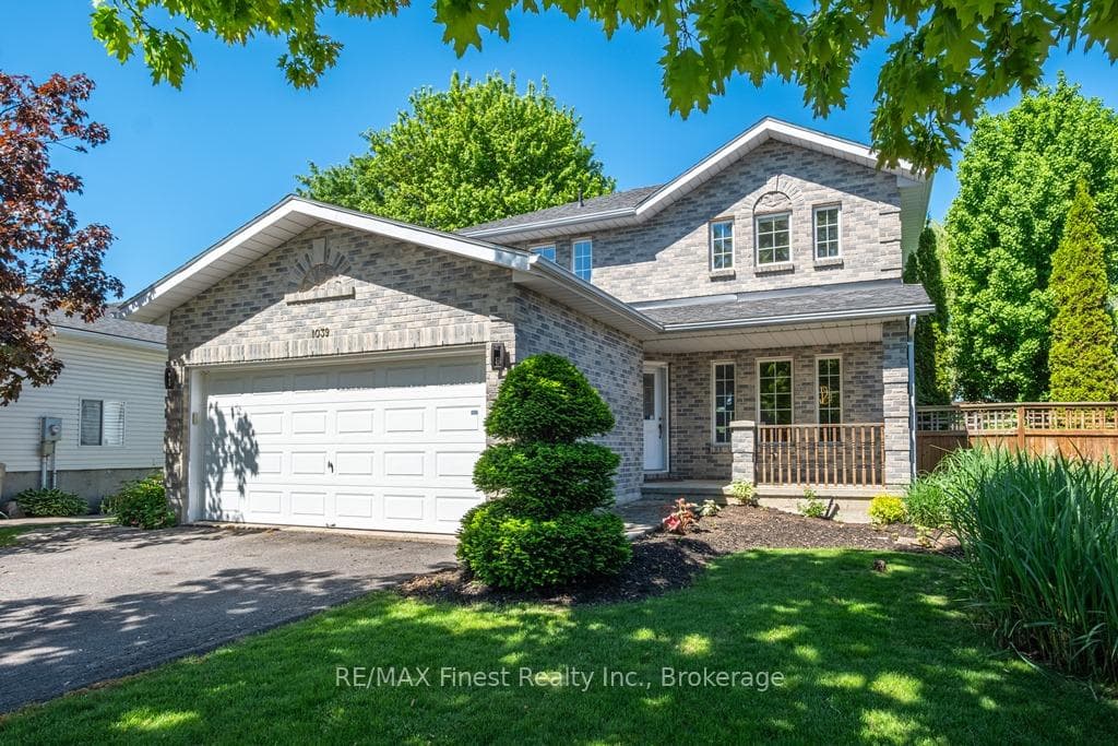 1039 Finch Street photo 4