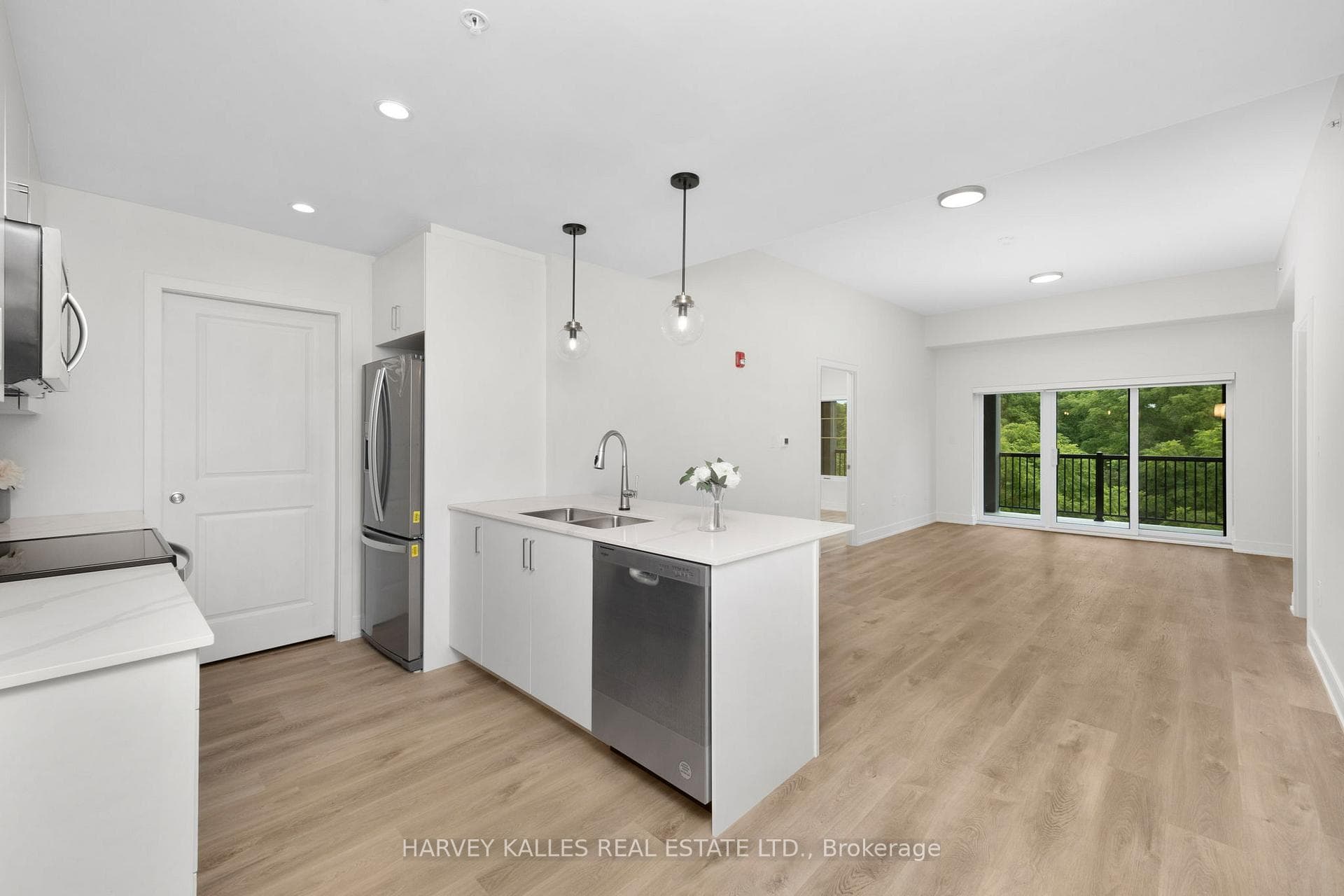 121 Mary Street Unit 422 photo 2