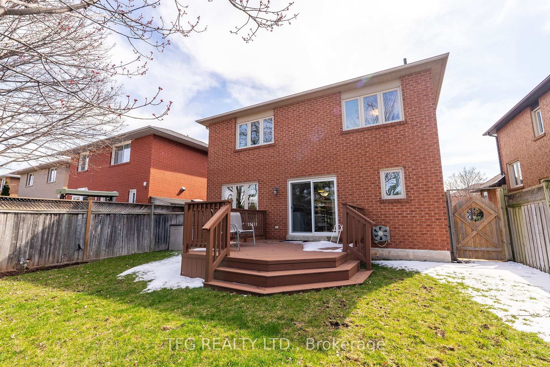99 Fernlea Crescent photo 37