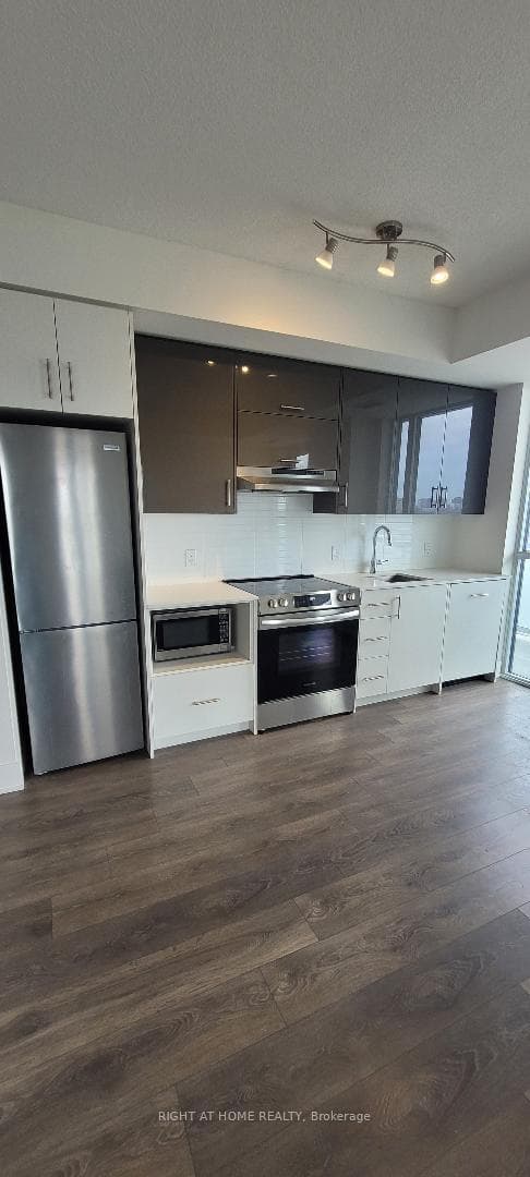 188 Fairview mall Drive Unit 1507 photo 10