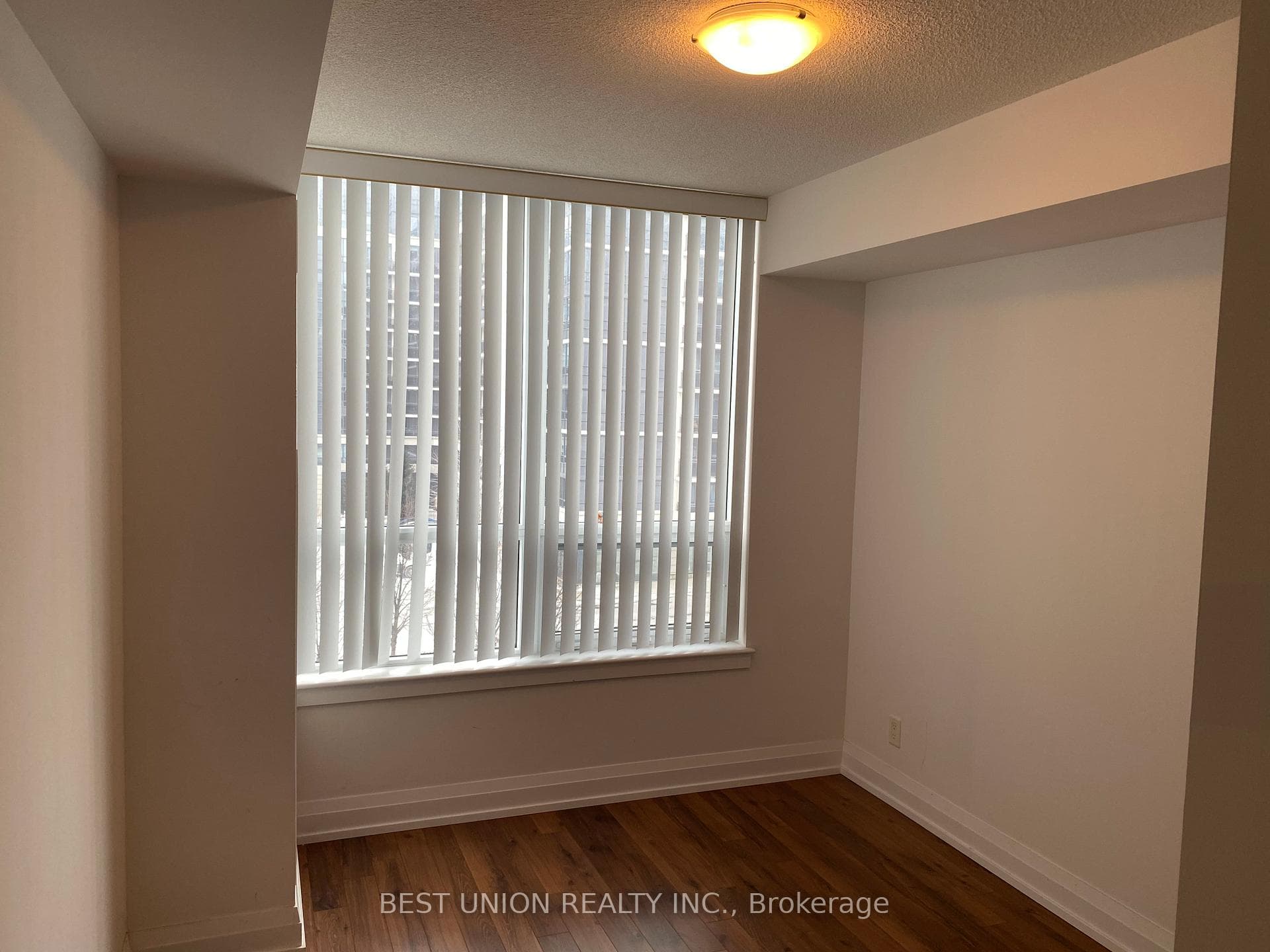 370 Highway 7 Avenue Unit 523 photo 6