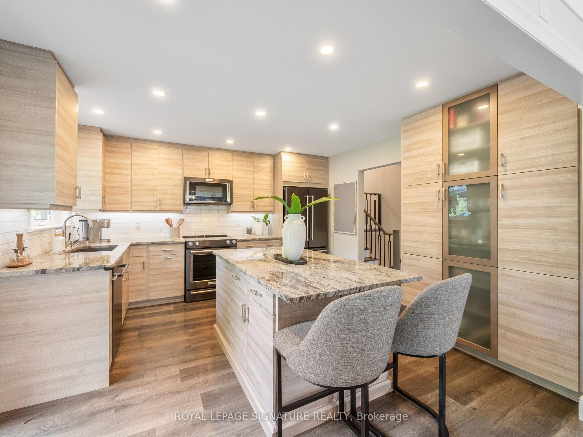245 Appleby Road photo 6