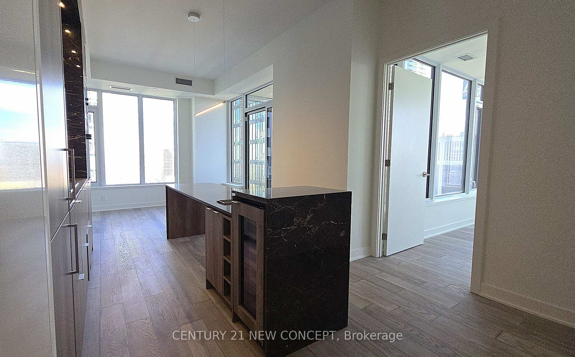 11 Yorkville Avenue Unit 4207 photo 2