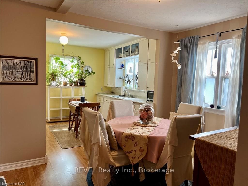 8 GARNET Street photo 11