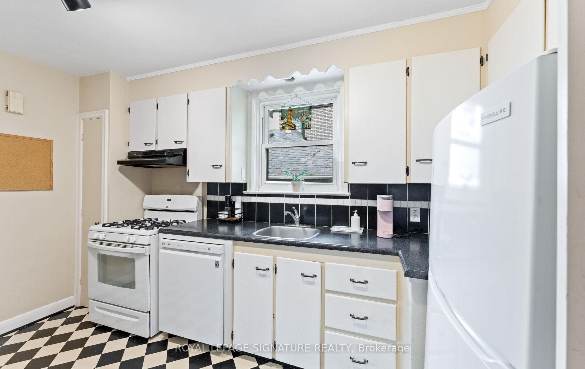 17 Vanbrugh Avenue photo 21