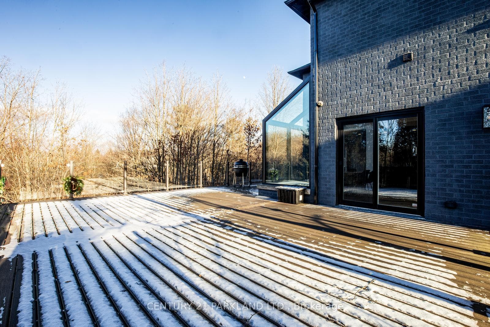 Extensive Composite Deck Off Main Floor Kitchen
