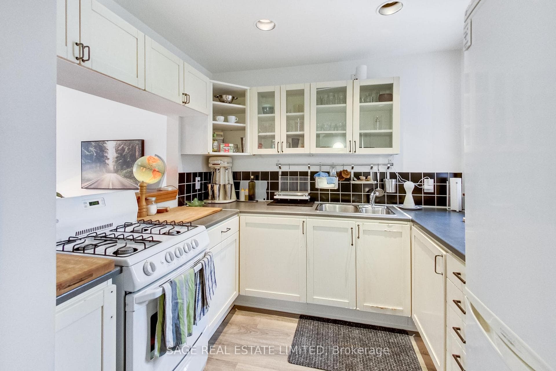 31 Emerson Avenue photo 13