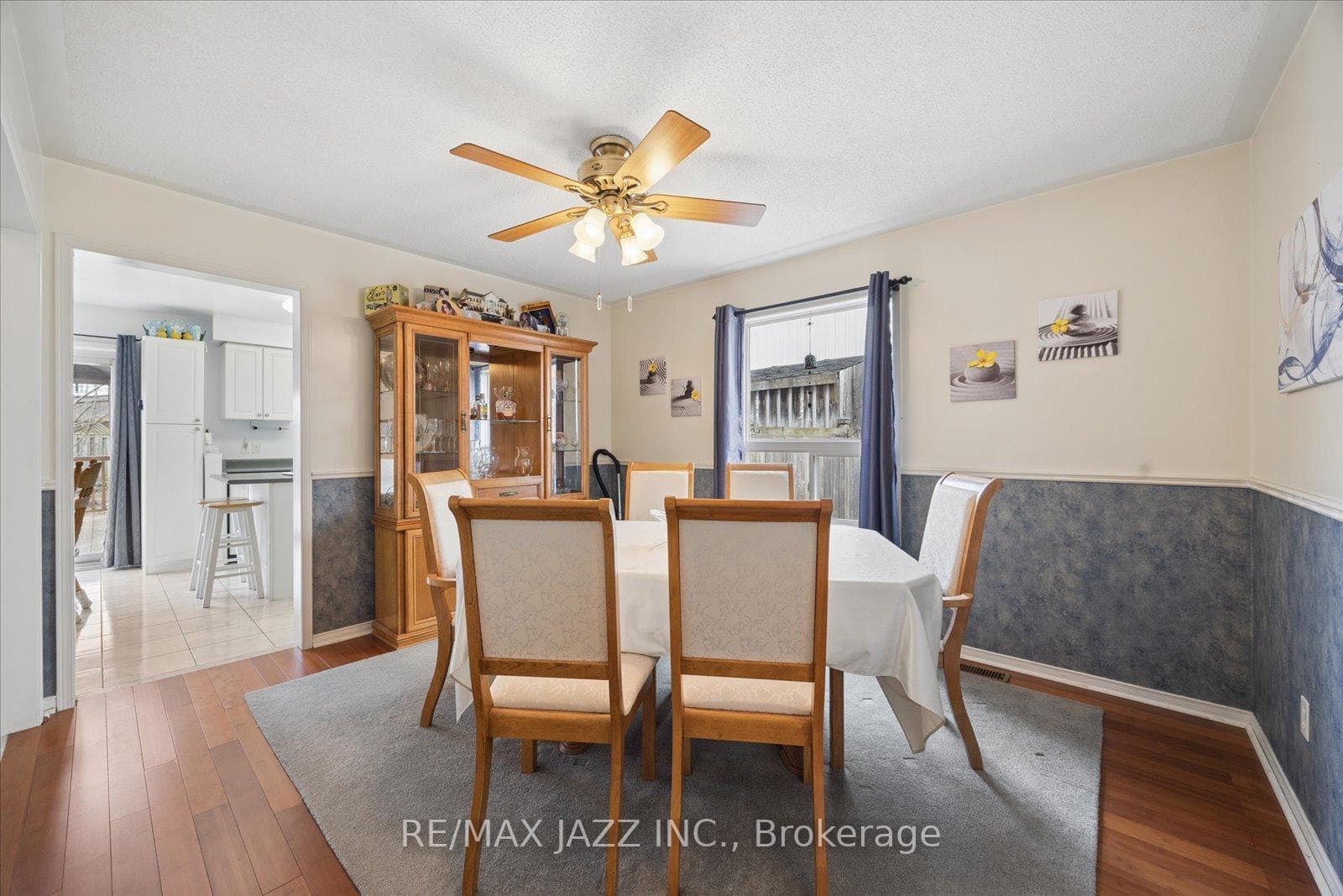 1395 Ashgrove Crescent photo 12