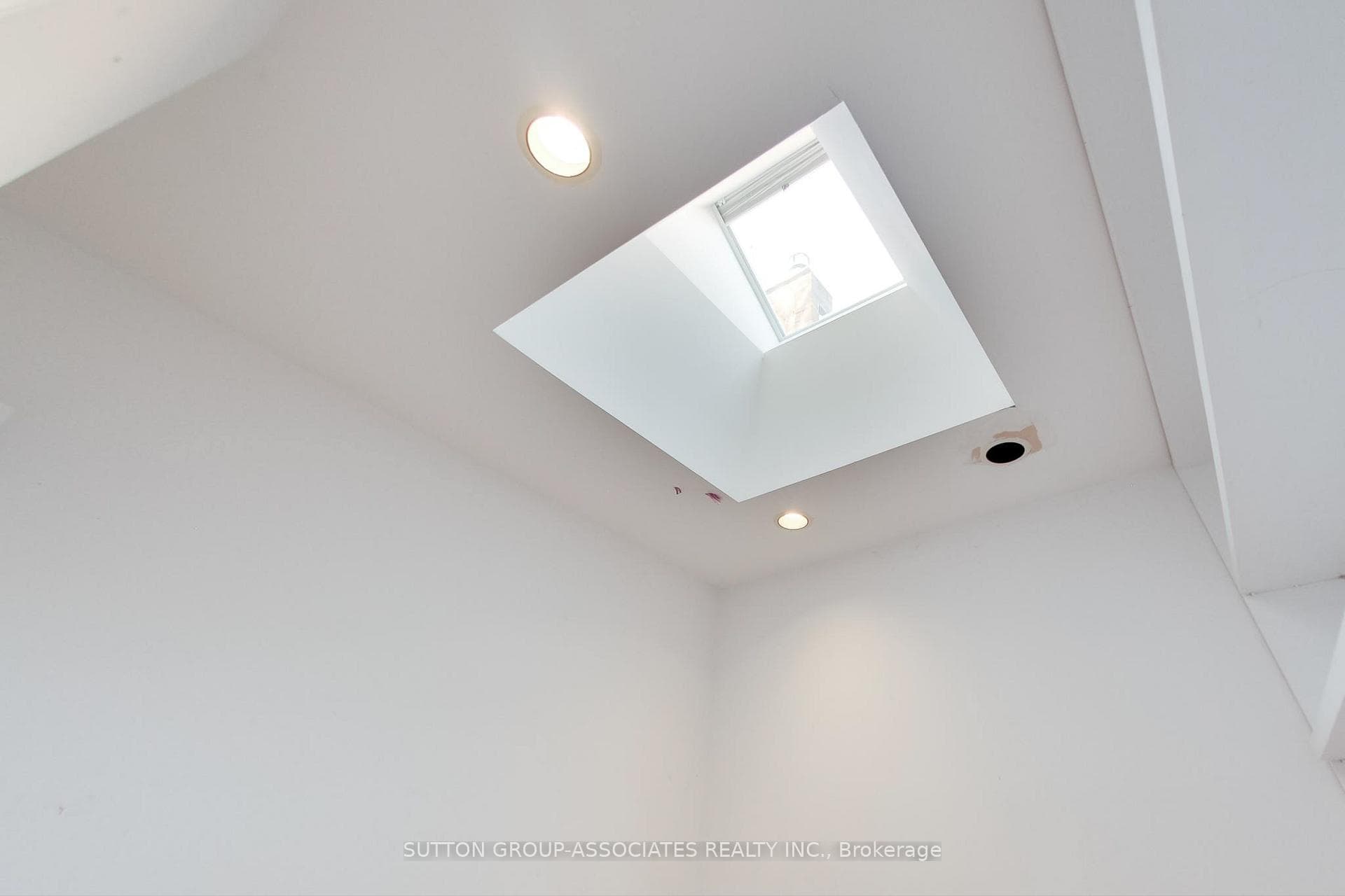 93 Helena Avenue photo 19