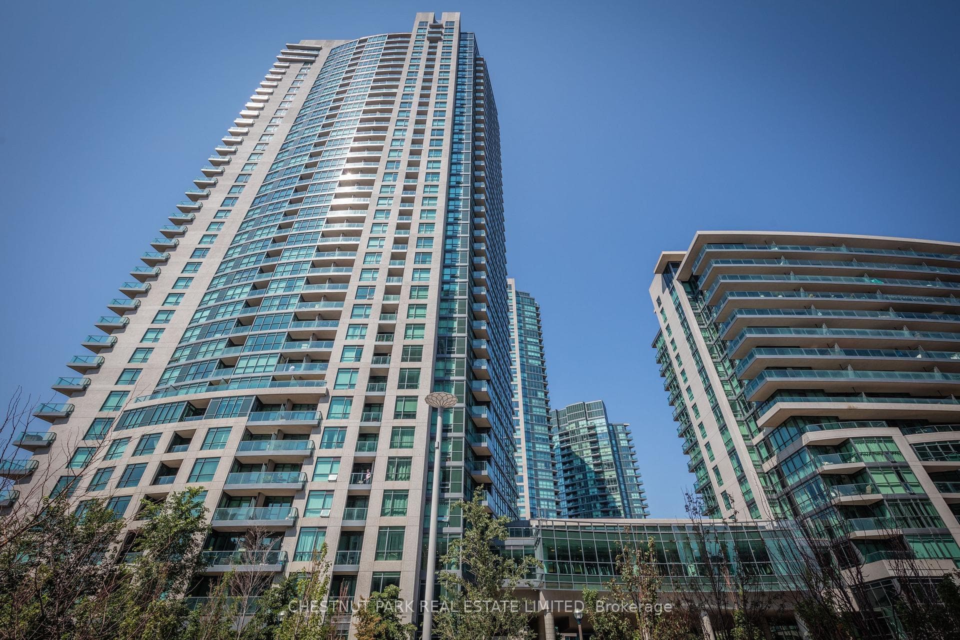215 Fort York Boulevard Unit 2312 photo 2