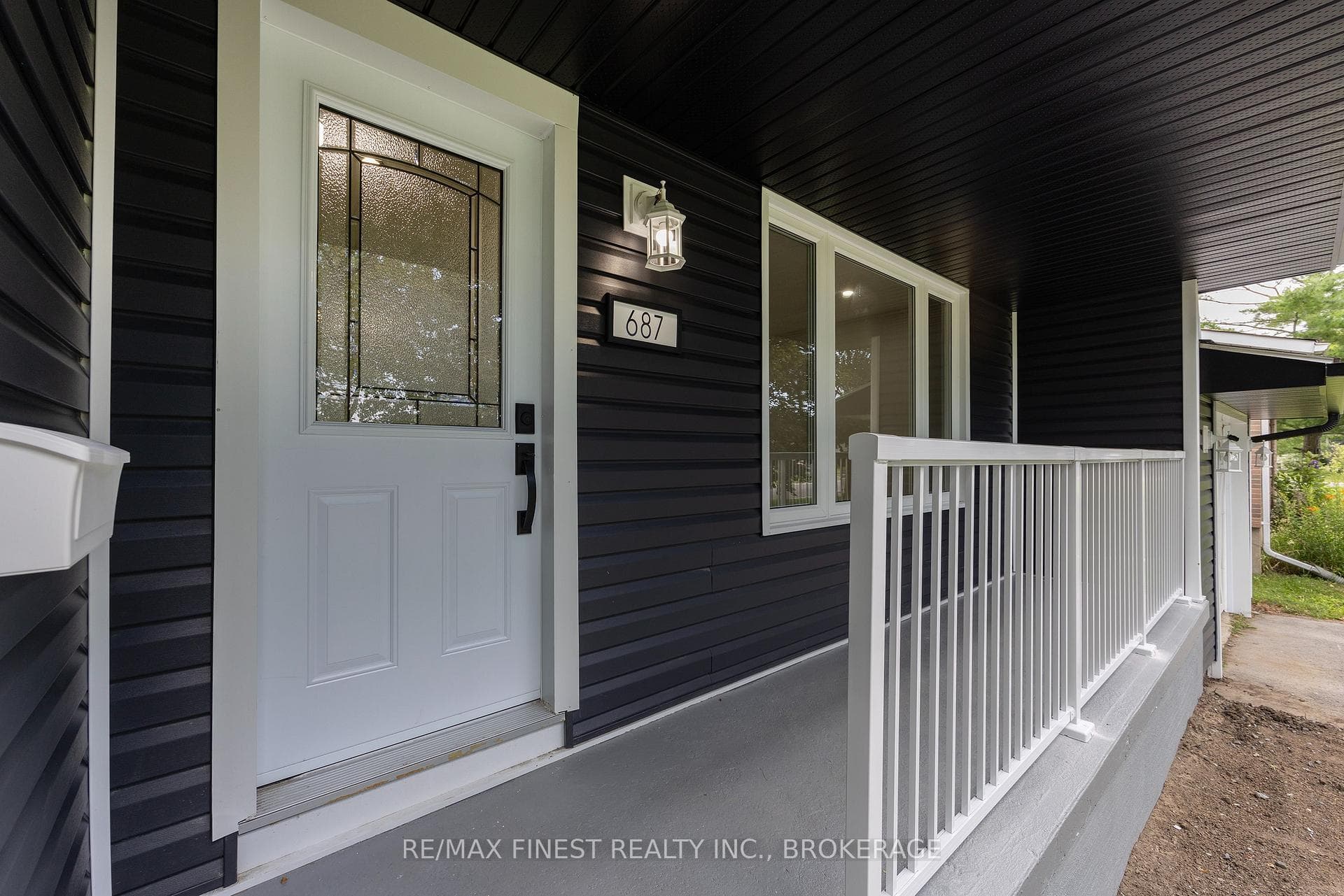 687 Willis Street photo 4