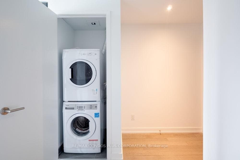 161 Roehampton Avenue Unit 3512 photo 9