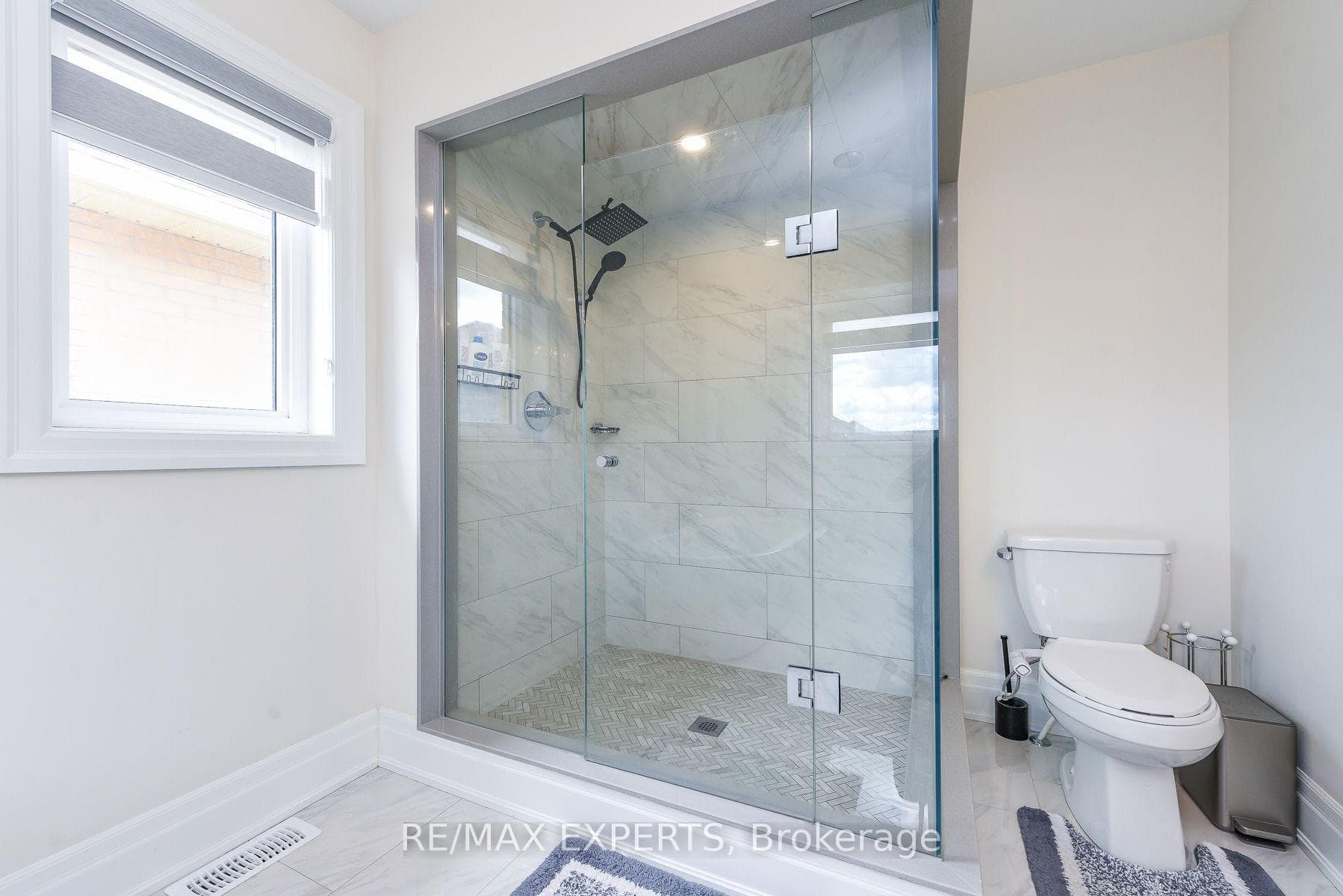 43 Grassbank Road photo 33