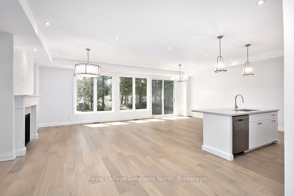 Open Concept Living Backing Onto Golf Course