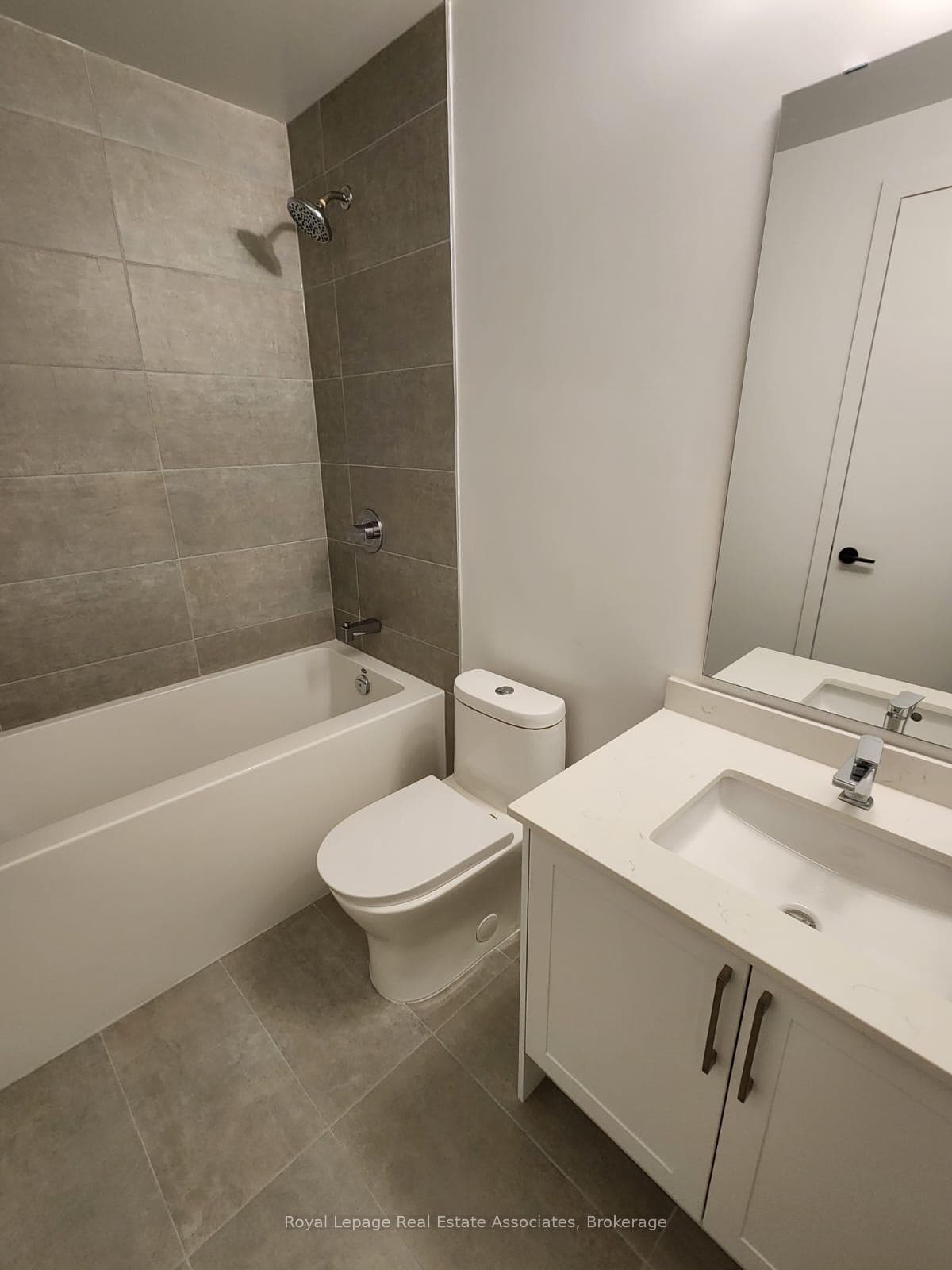 2450 Old Bronte Road Unit 204 photo 10