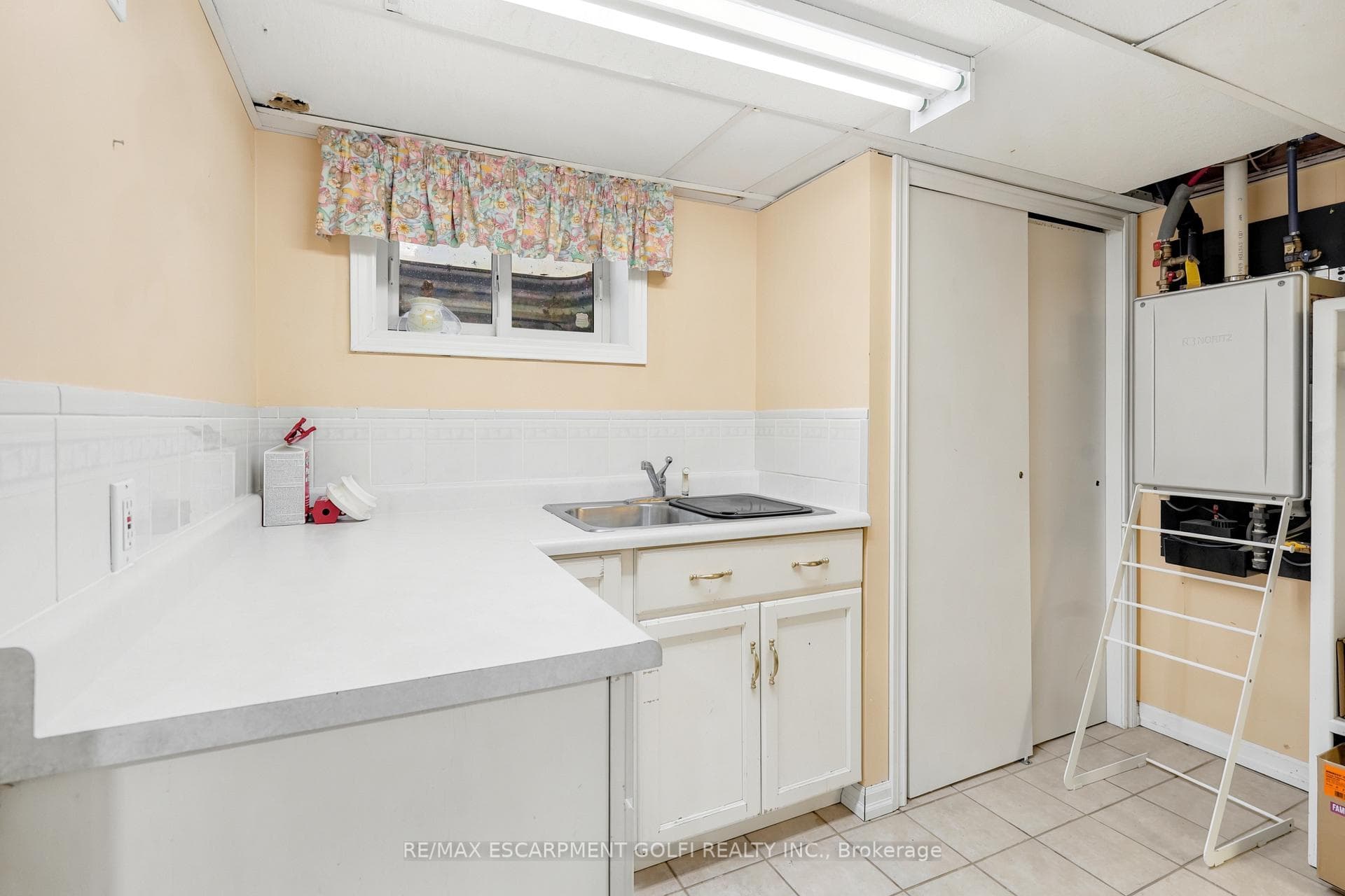 6902 Dell Avenue photo 27