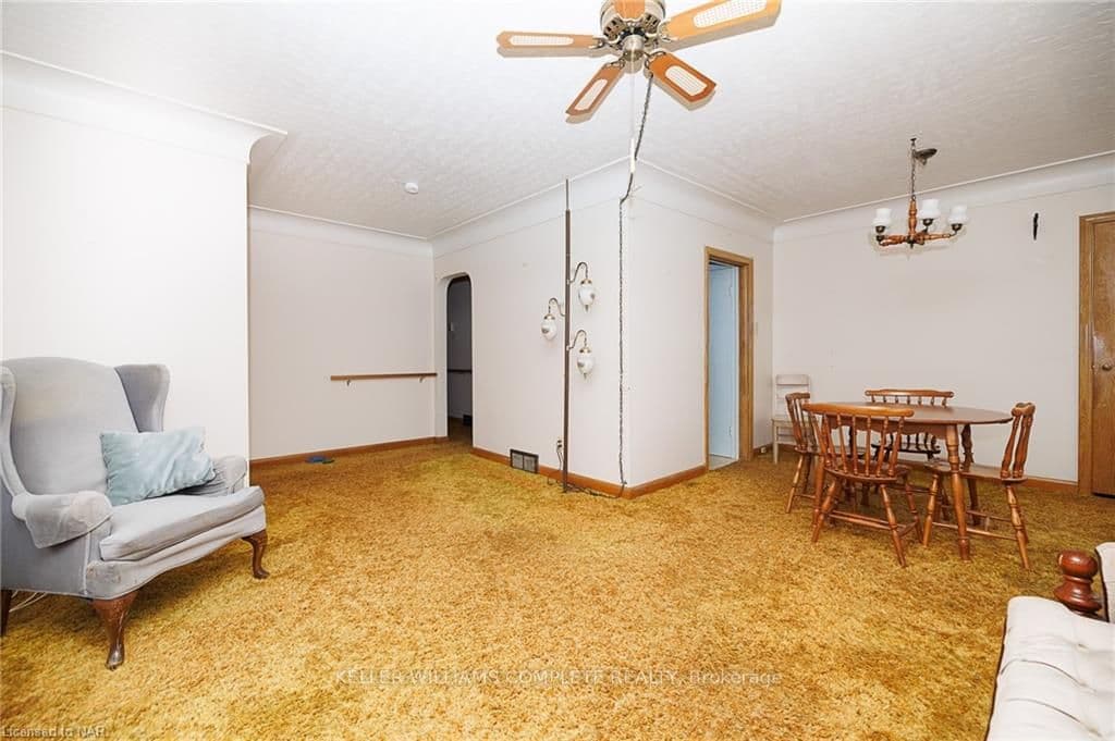 61 LINDEL Crescent photo 11