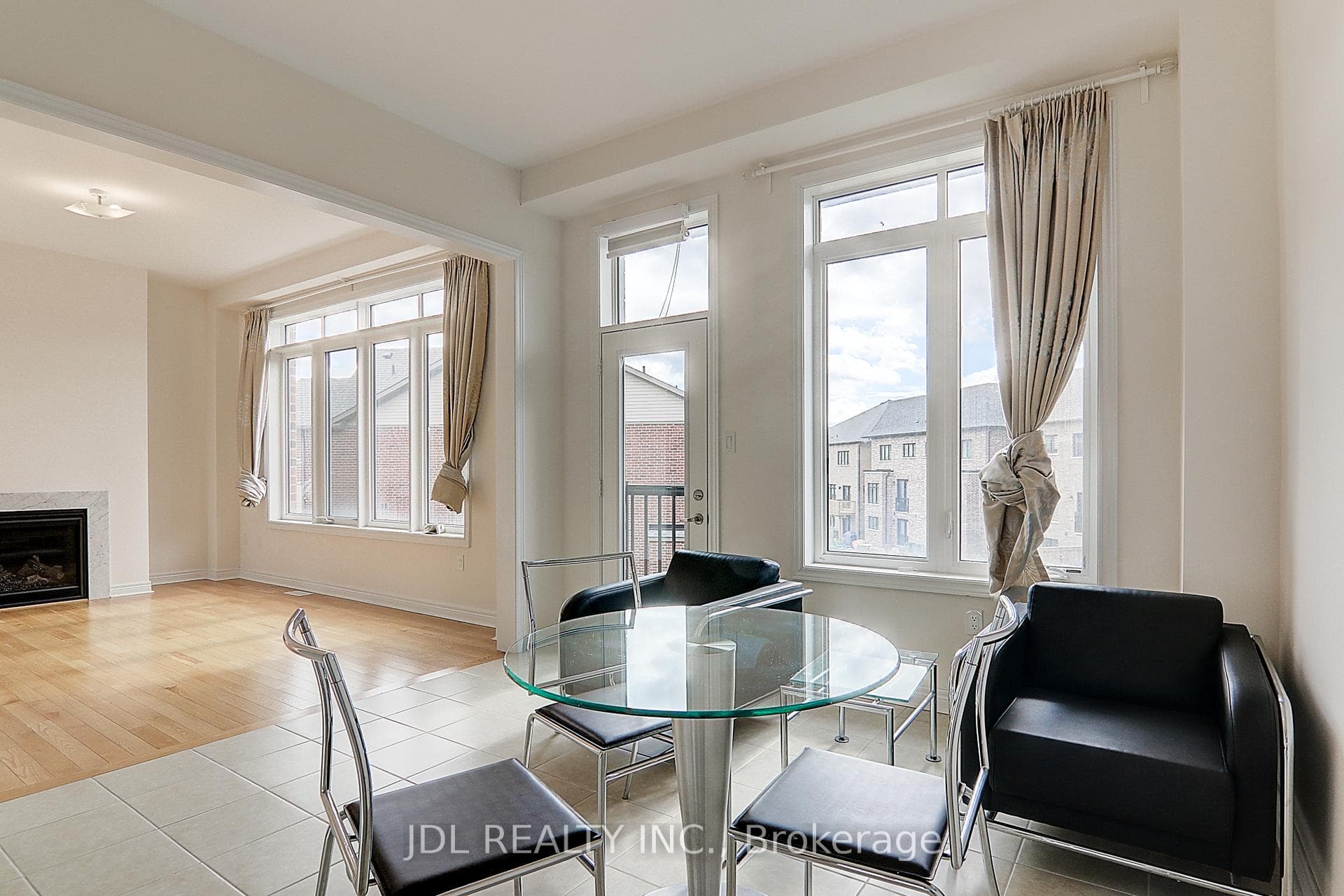 10 CAINE Street photo 11