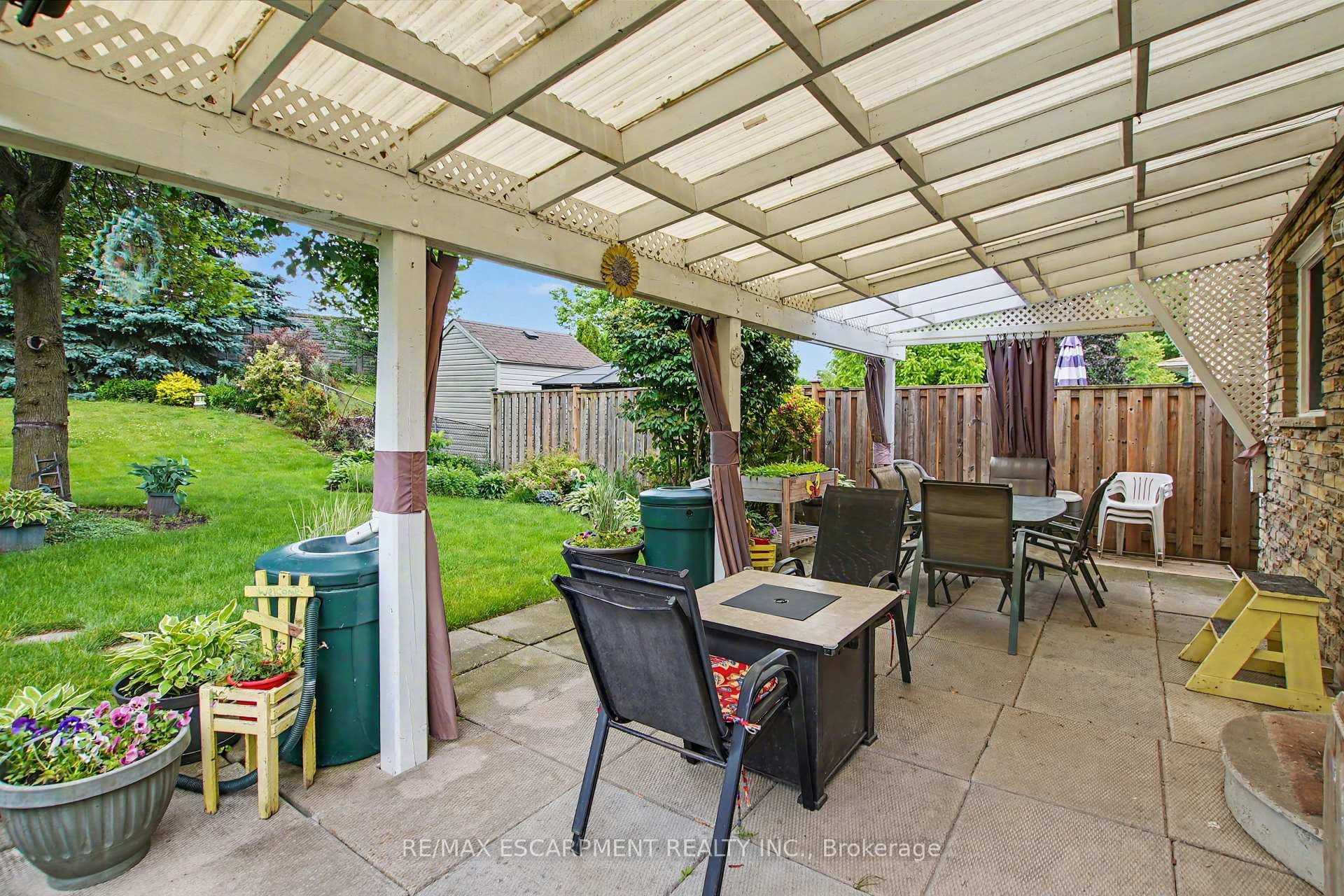 196 Guildwood Drive photo 33