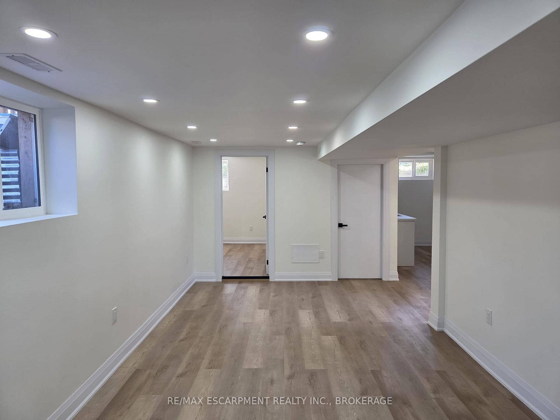 12 Ferndale Avenue Unit Lower photo 8