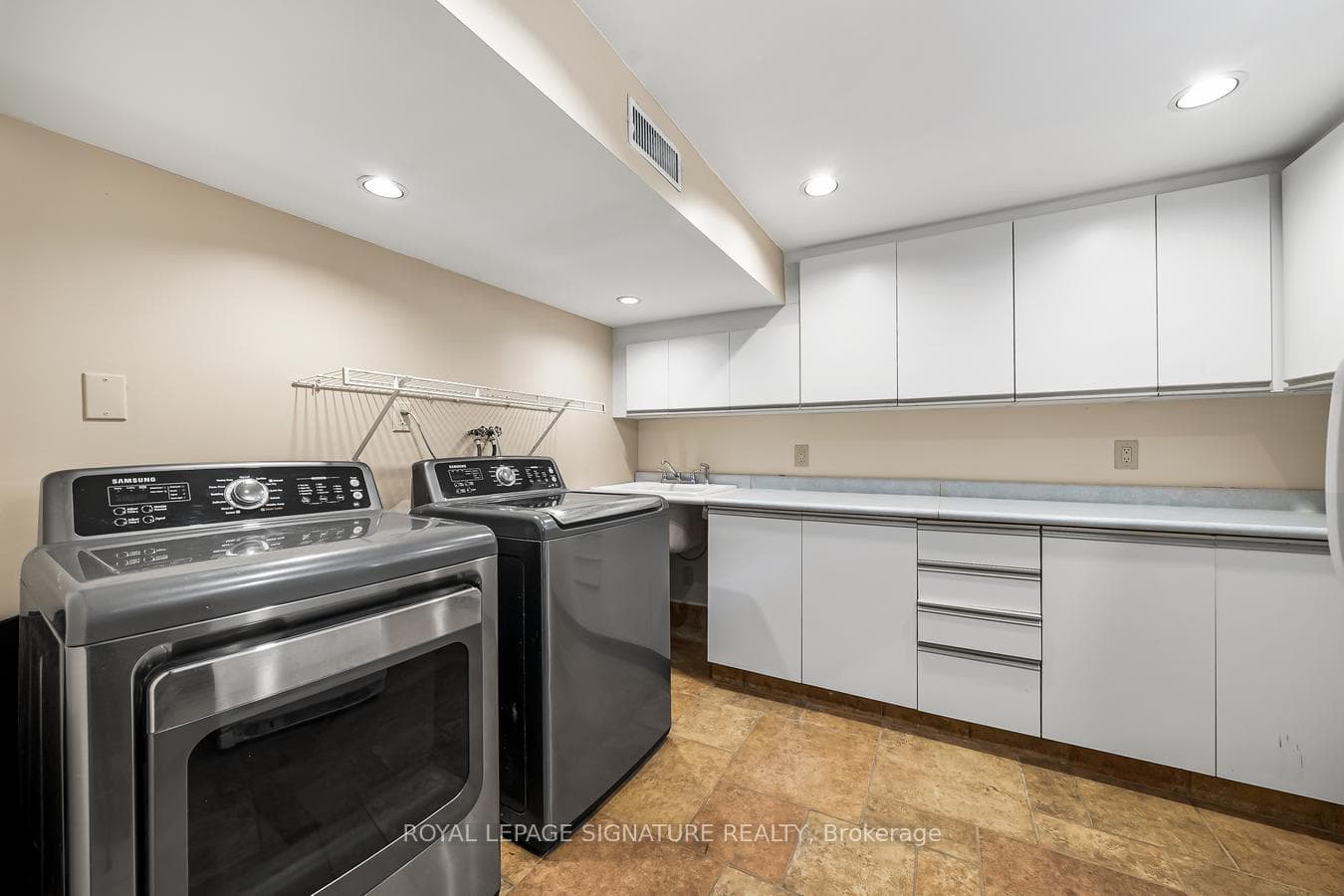 21 Broadlands Boulevard photo 24
