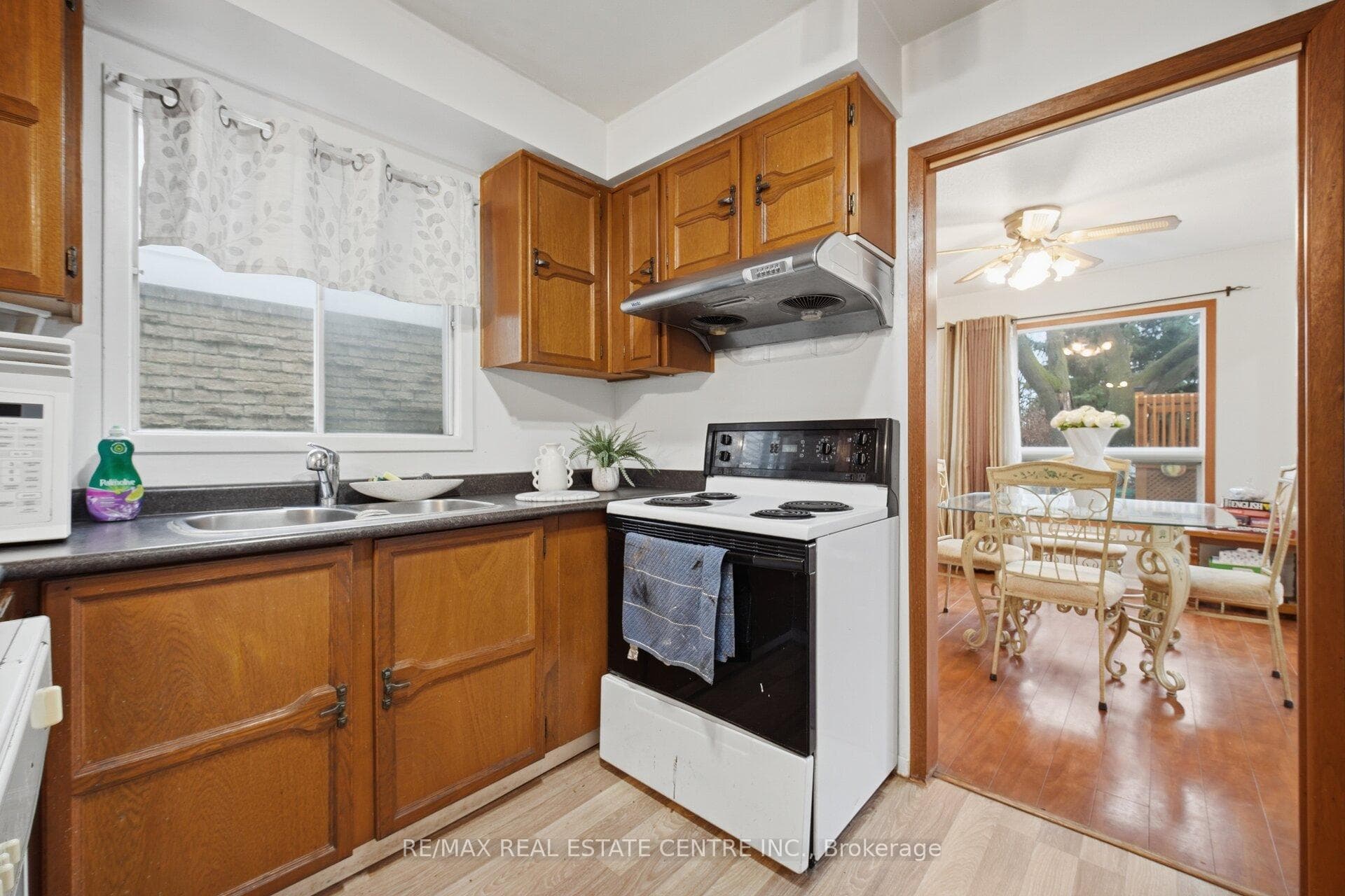 32 Dafoe Crescent photo 12