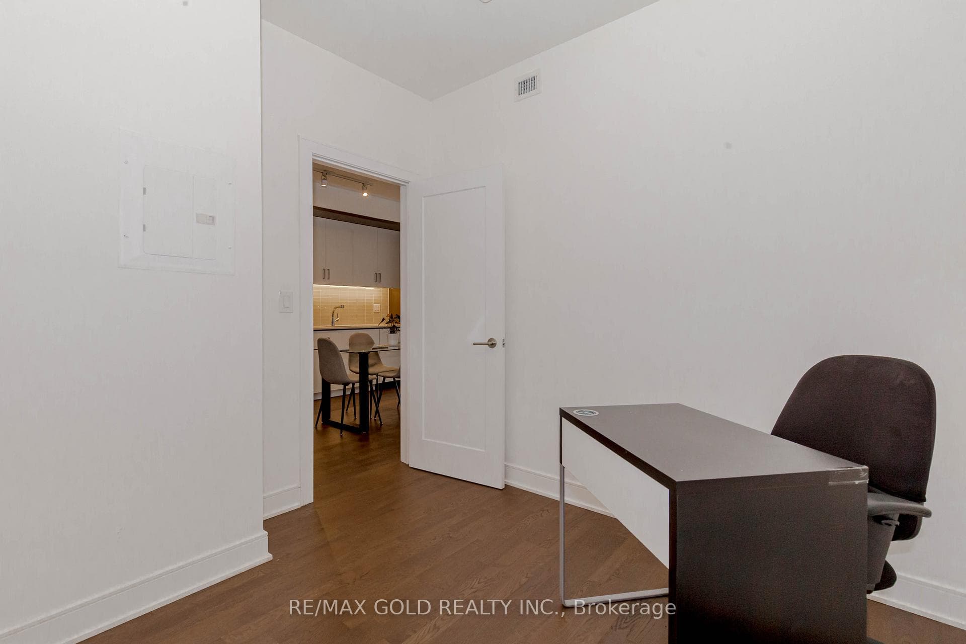 1575 Lakeshore Road Unit 103 photo 29