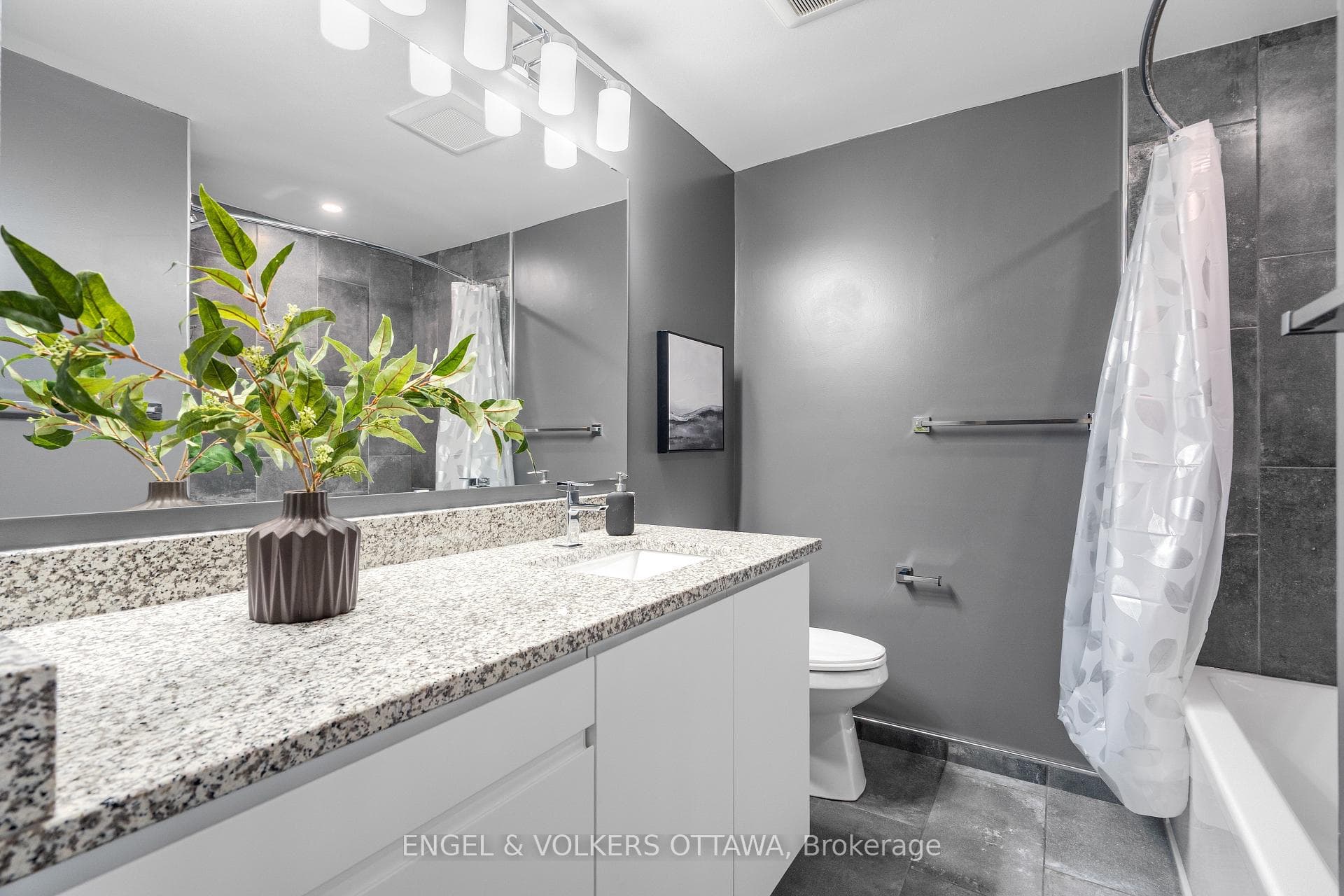 1152 Des Forets Avenue photo 22