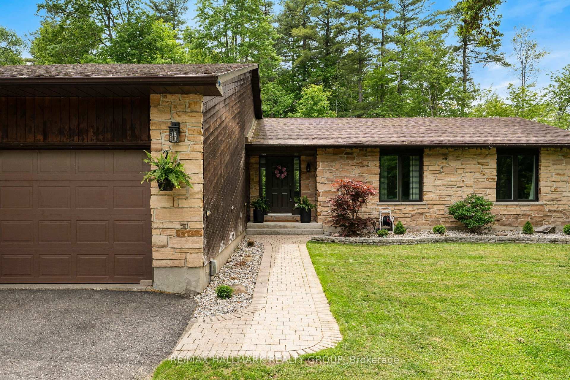 408 Yole Crescent photo 1