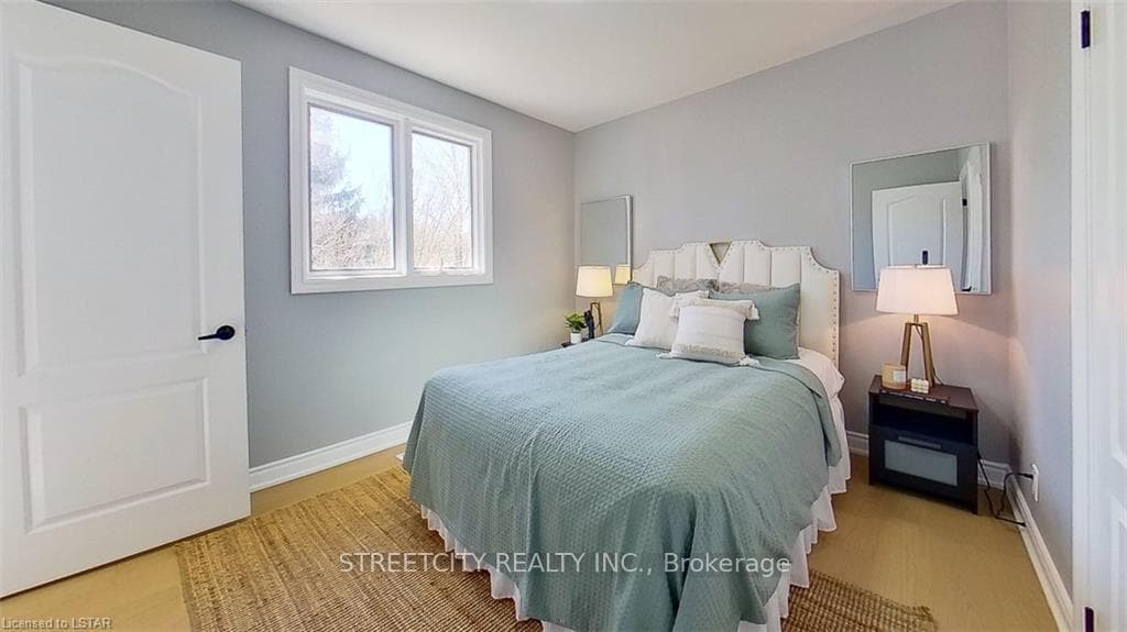 9 Scotchpine Crescent photo 16