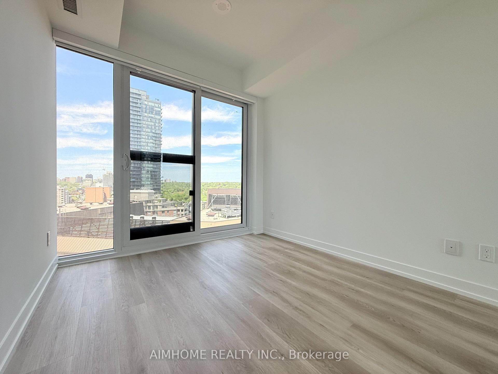 771 Yonge Street Unit 1706 photo 12