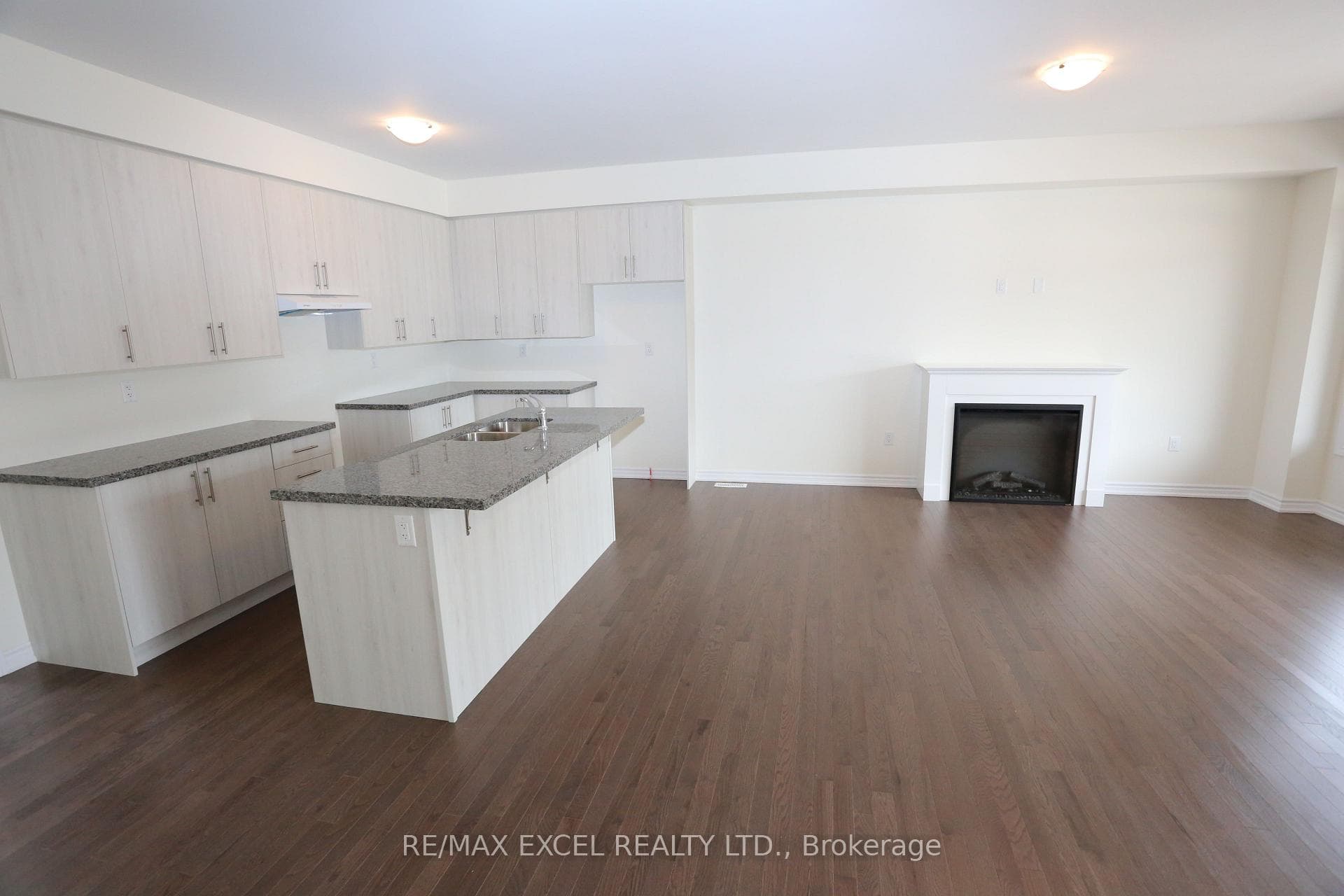156 Blick Crescent photo 6