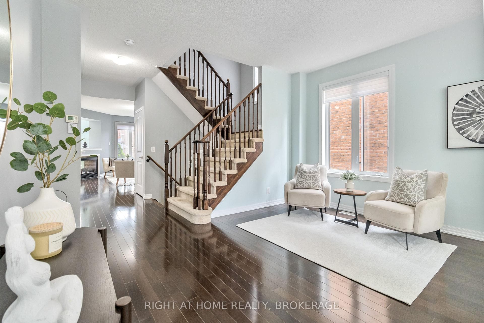 114 Aird Court photo 8
