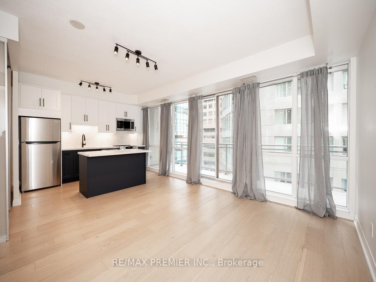 Living Room/Kitchen