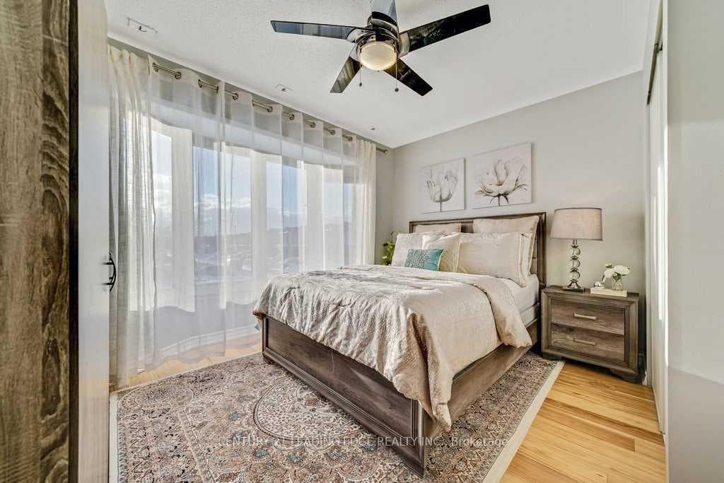 25 Mondeo Drive photo 18