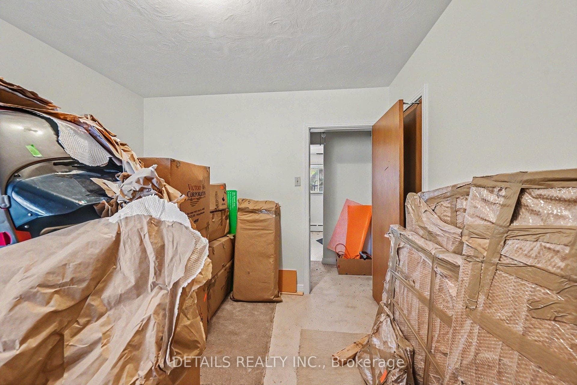 294 Donald Street photo 35