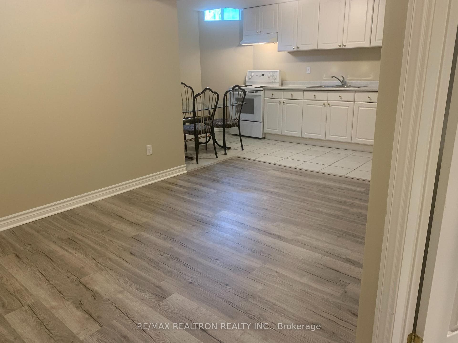 192 Silver Linden Drive photo 2