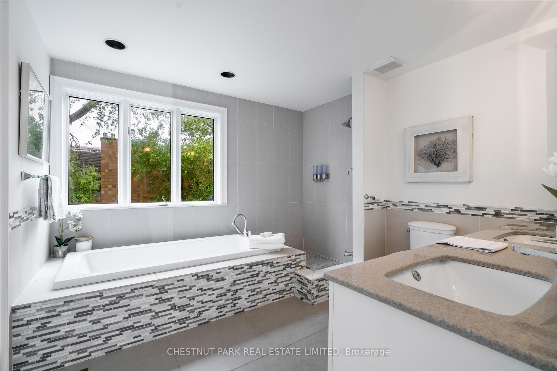12 Oaklands Avenue photo 28