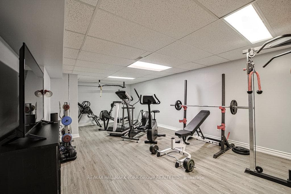 1032 Sir Ivor Court photo 41