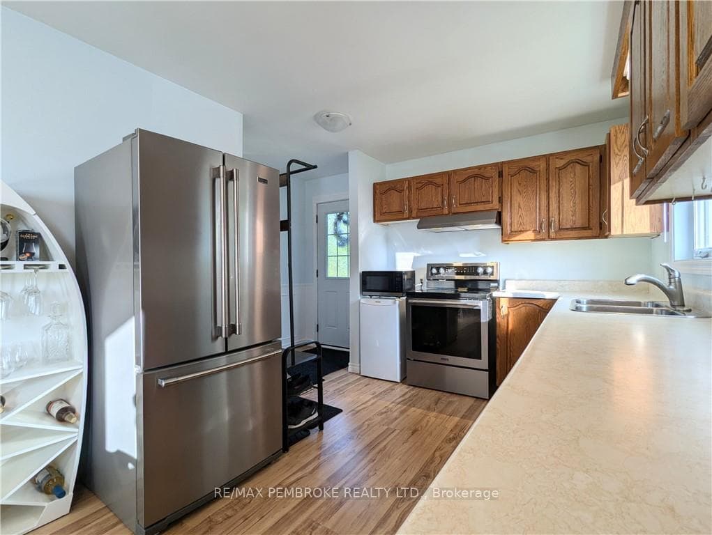 180 JOHN Street photo 6