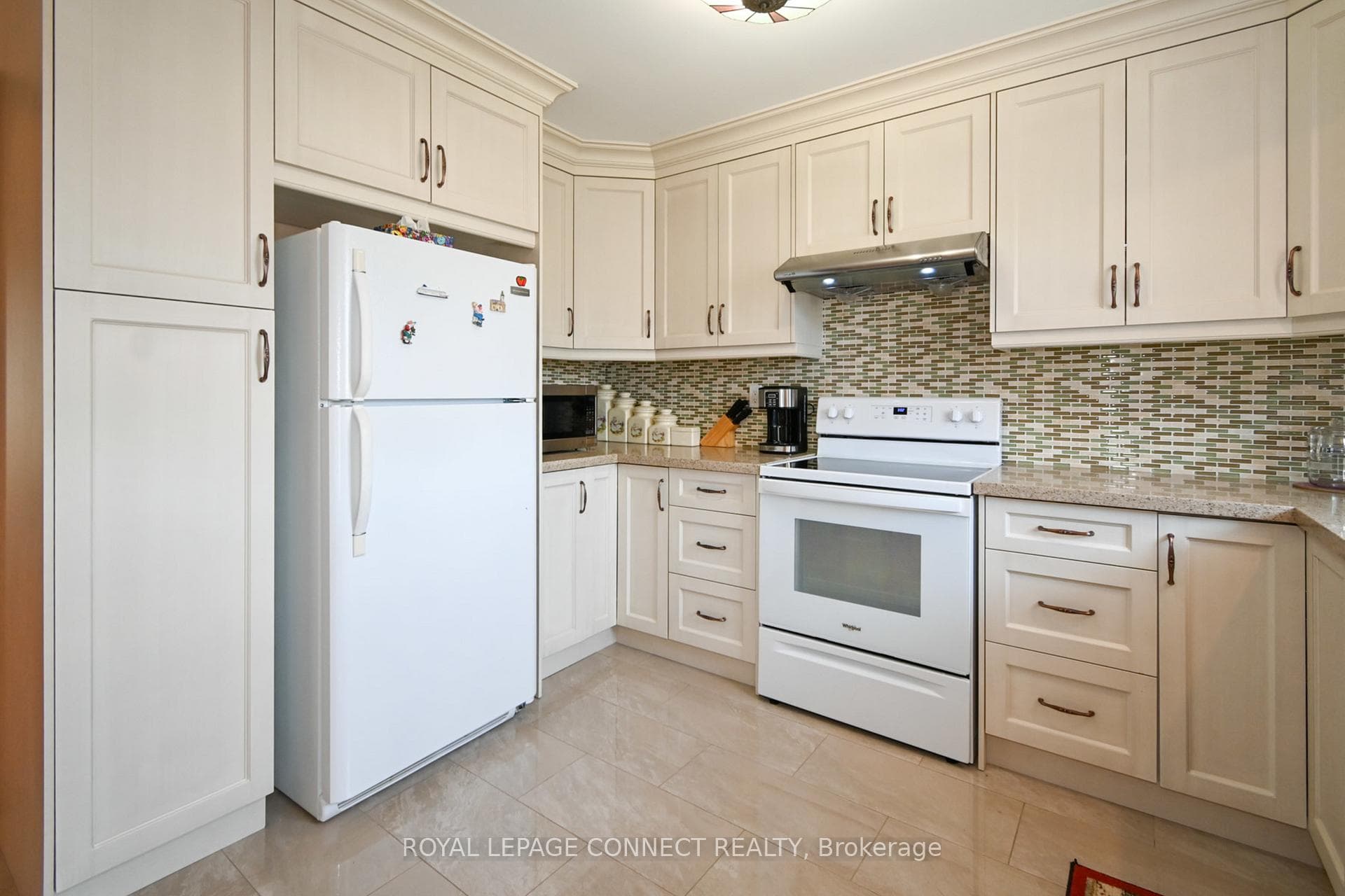 120 Aspen Crescent photo 8