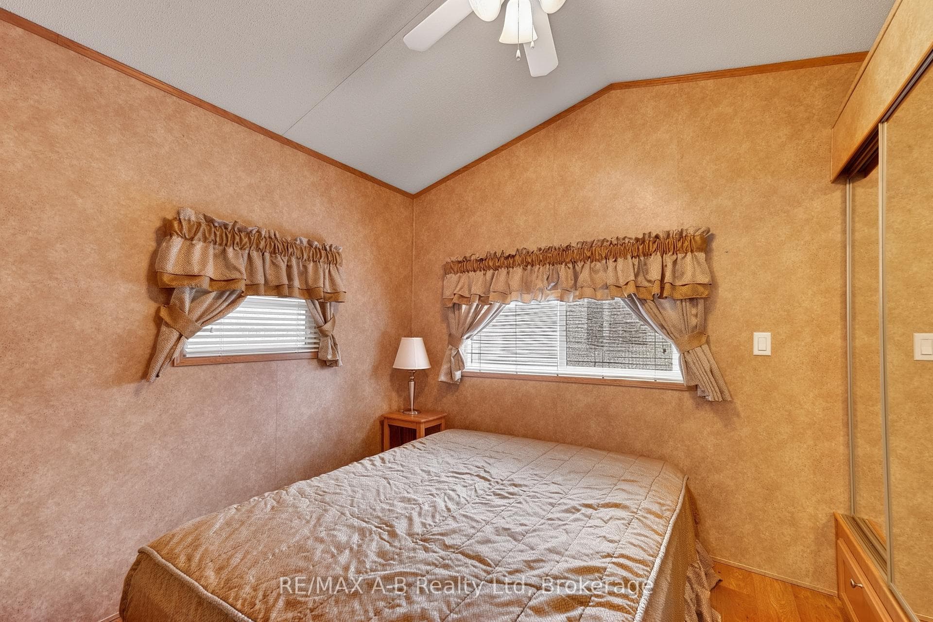 923590 Road 92 Road Unit 405 photo 16