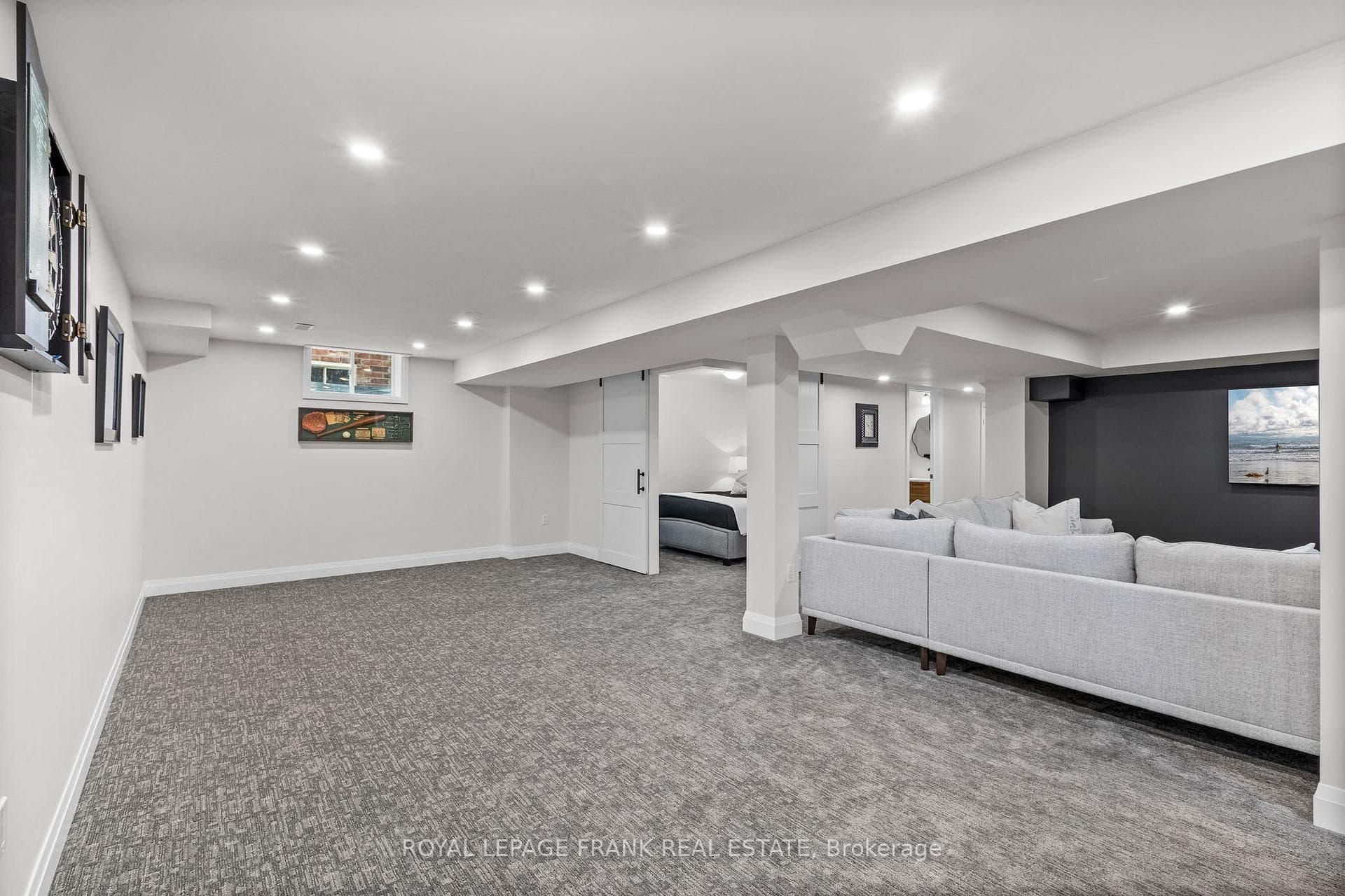 106 Holtby Court photo 31
