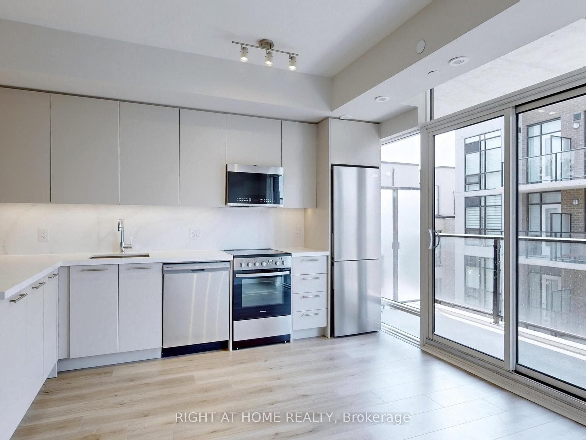 851 Sheppard Avenue Unit 30 photo 11