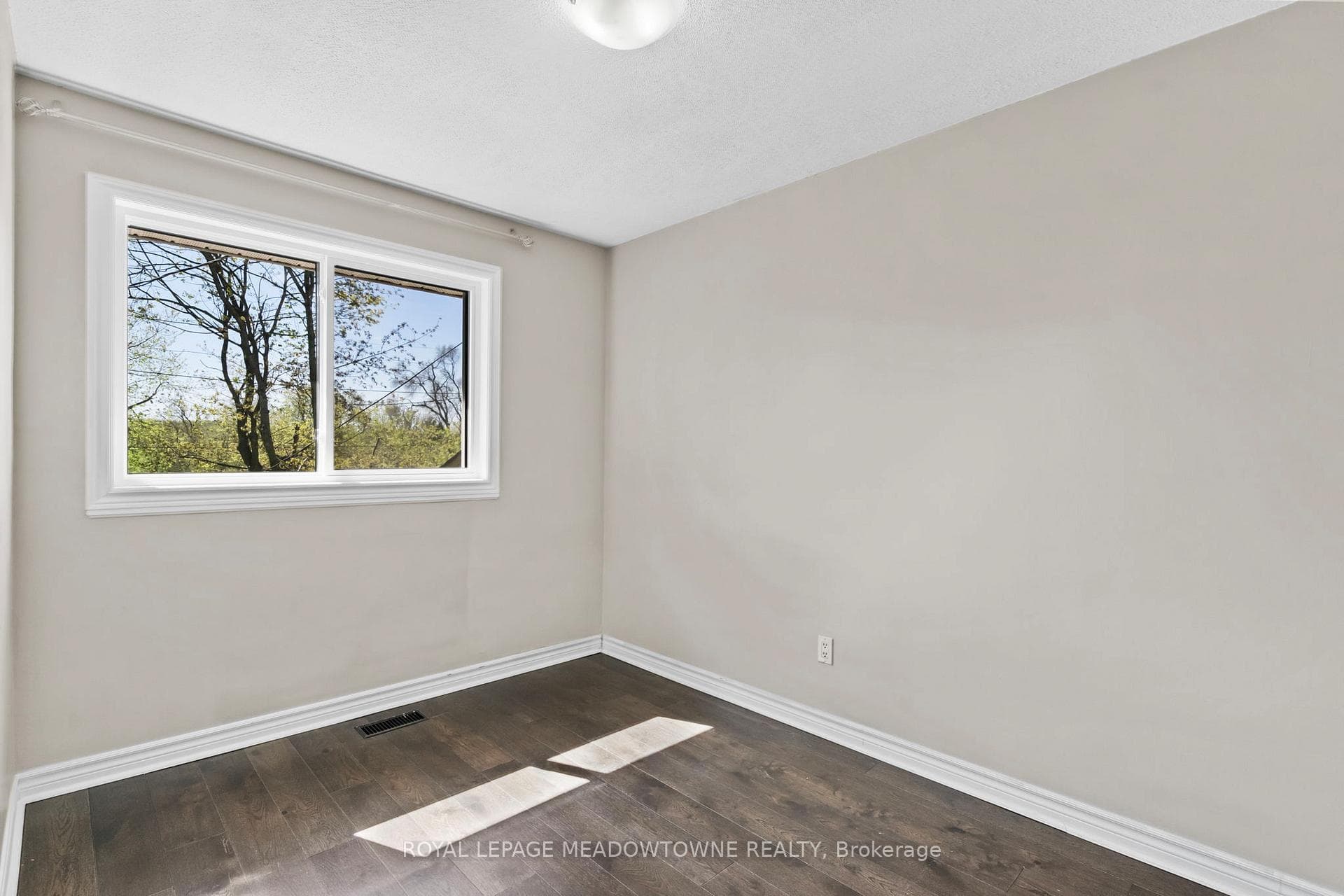 176 Longfield Road Unit Upper photo 16